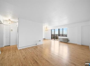 233 12th St, Palisades Park, NJ