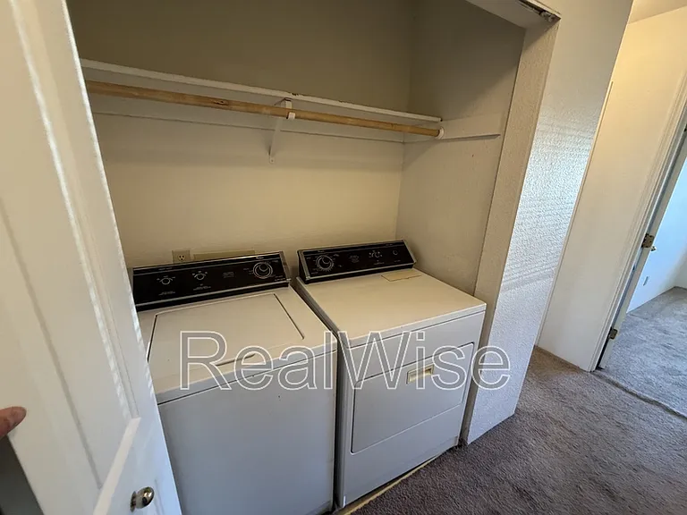 2145 NW Heidi Ln #D — Photo 10