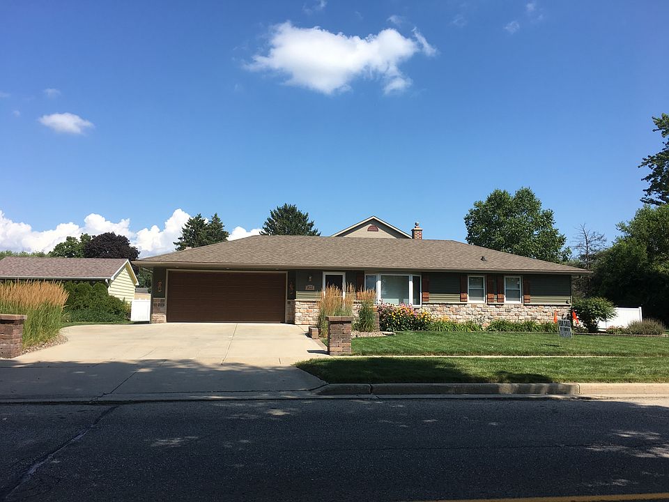 1st image of 903 Oakwood Ave