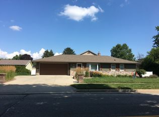 903 Oakwood Ave, Oconomowoc, WI 53066