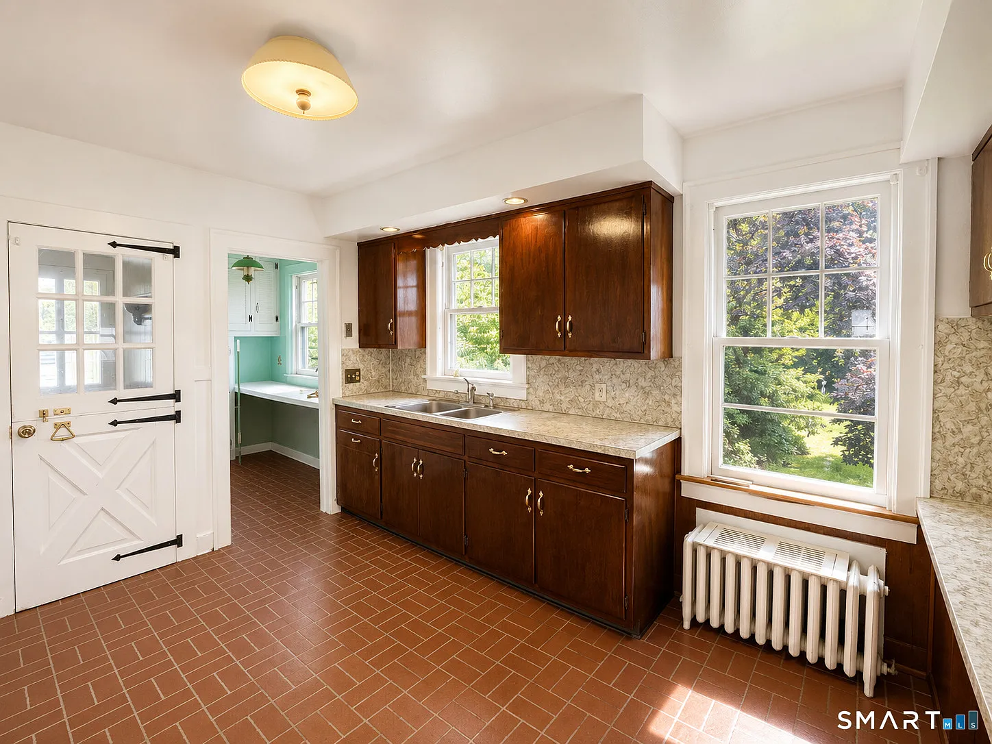 2 bed, 1.0 bath, 1196 sqft, $1,600 — Photo 3