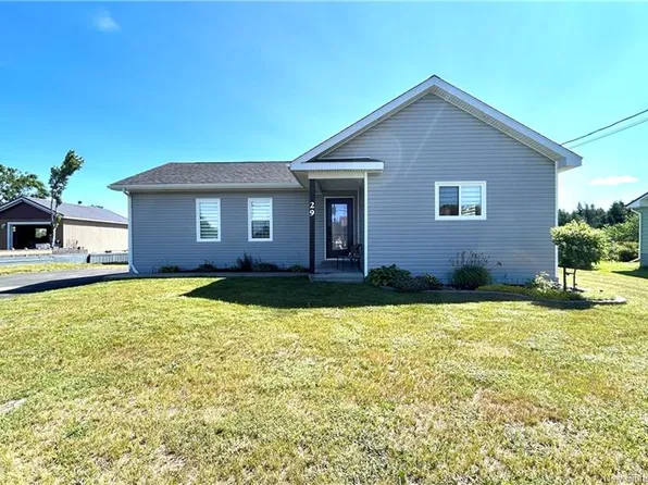 29 Saint Simon Rd, Caraquet, NB E1W 1B3