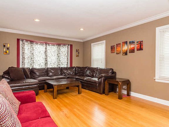 3rd image of 900 N Golf Cul De Sac St