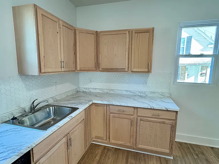 140 Grove Ave — Photo 14