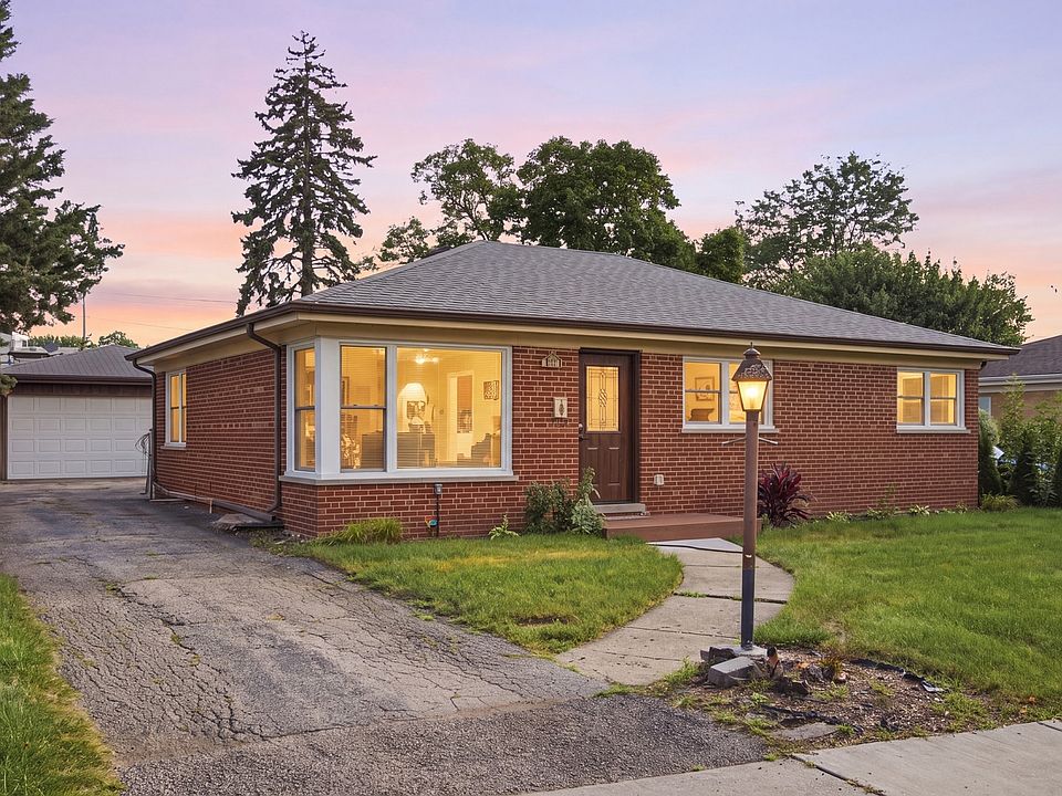1st image of 33 Cranbrook Dr