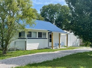 202 10th Ave N, Decherd, TN 37324