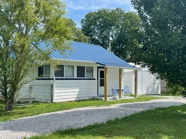 202 10th Ave N, Decherd, TN 37324