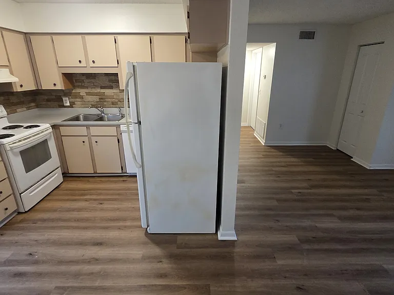 915 Ariana Apartment Community — Photo 37