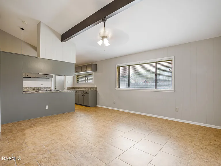 920 Marilyn Dr — Photo 2