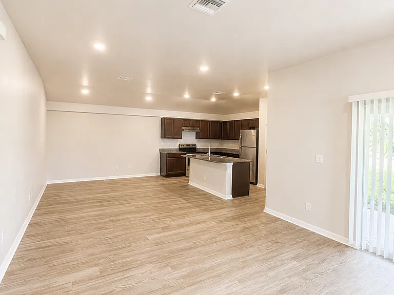 363 Greenbriar Blvd — Photo 3