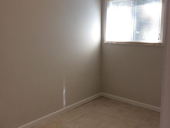 5th image of 114 Elden St #A