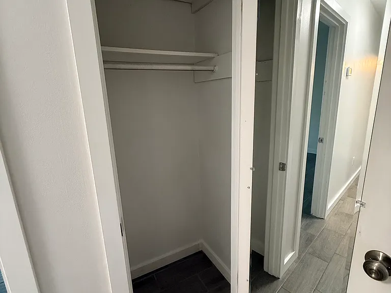 208 Chatham Ct — Photo 5