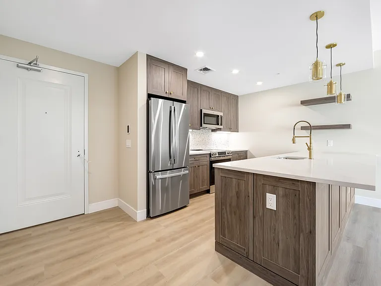 706 Madison St #405 — Photo 14
