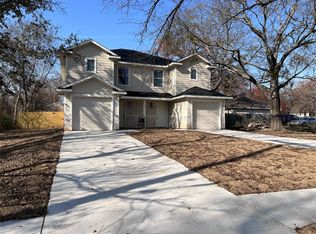 109 Elm St, Bonham, TX 75418