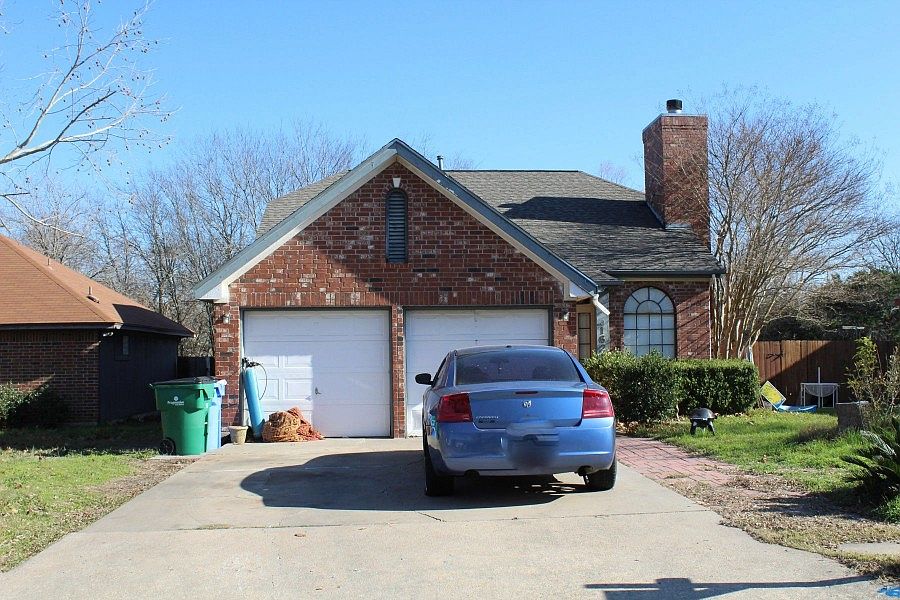 1st image of 16217 Parkway Dr