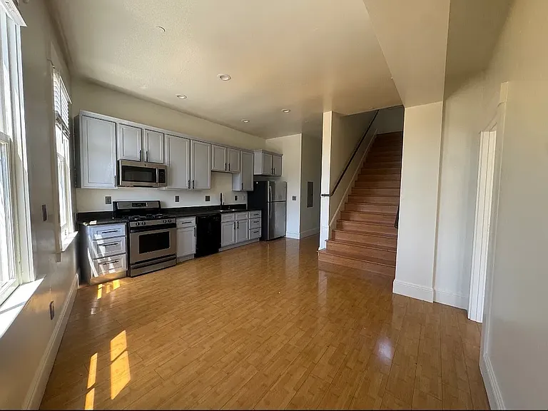 2597 Telegraph Ave #B — Photo 18