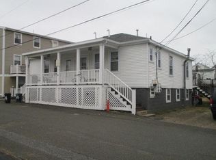 14 Fowler St APT 1, Salisbury, MA 01952