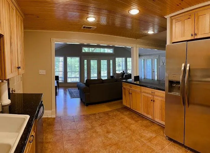 38 Martha Ln — Photo 10
