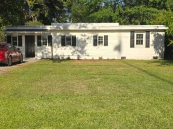 302 Pete Jones Drive, Richlands, NC 28574