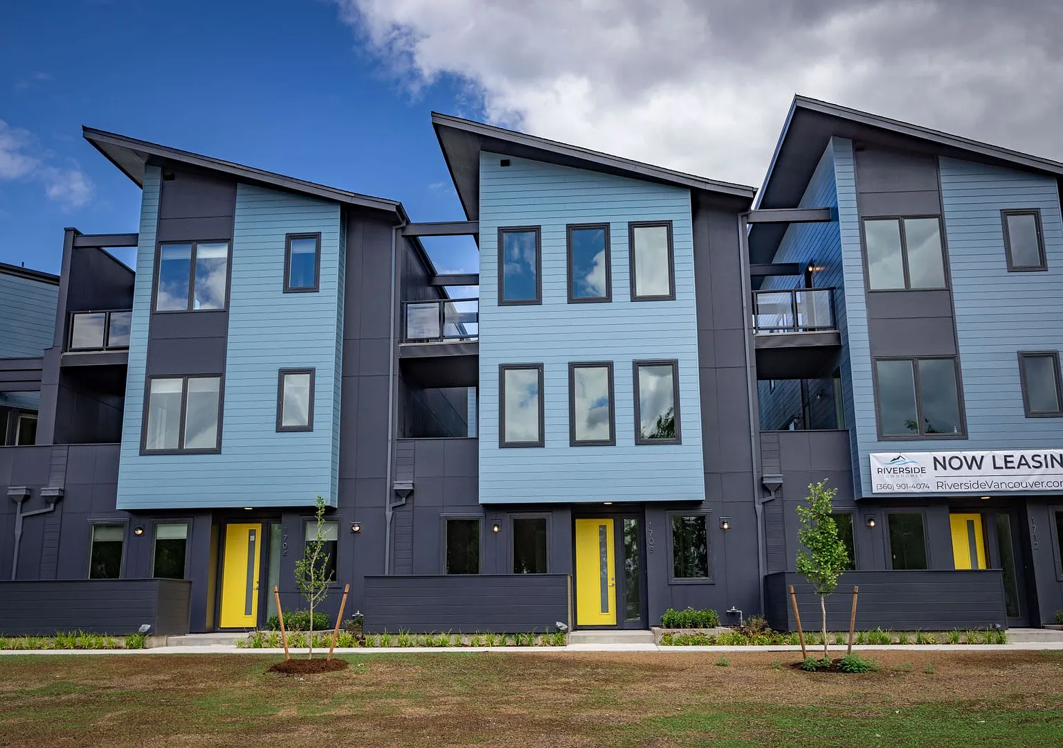 First Month Free - Riverside Townhomes - Waterfront Living In Vancouver — Photo 1