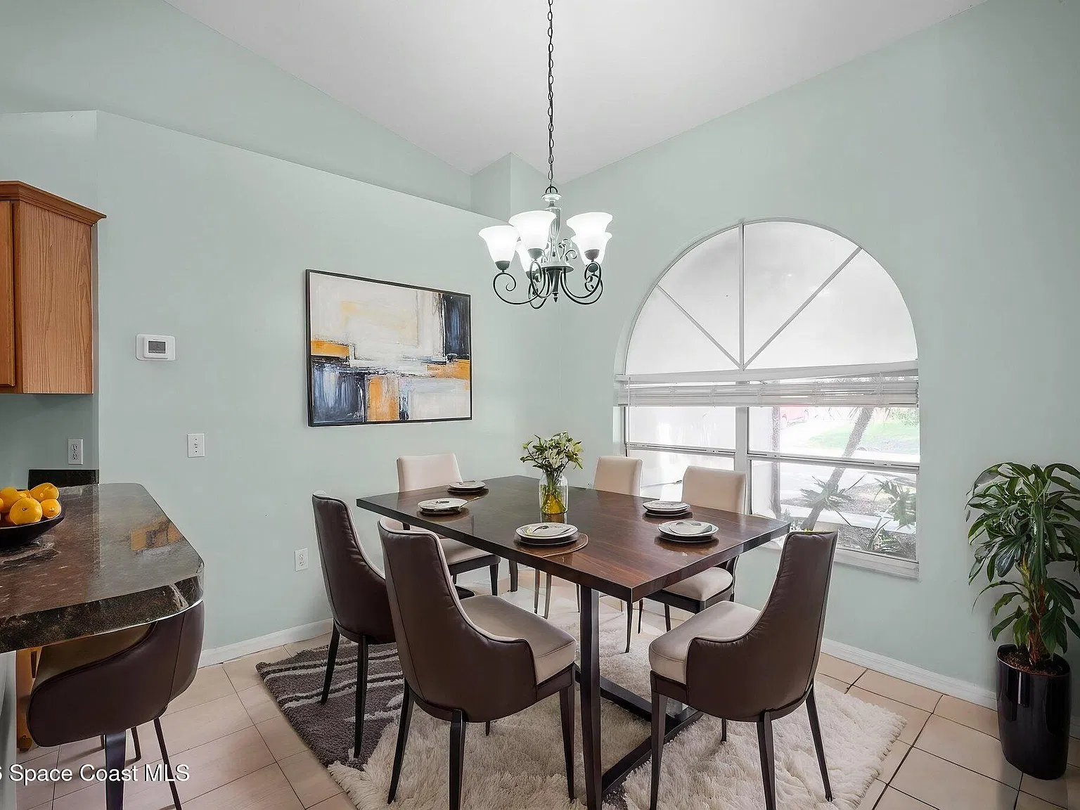 3 bed, 2.0 bath, 1611 sqft, $2,200 — Photo 3