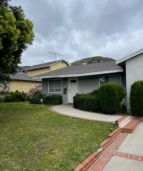 N Glenoaks Blvd — Photo 9