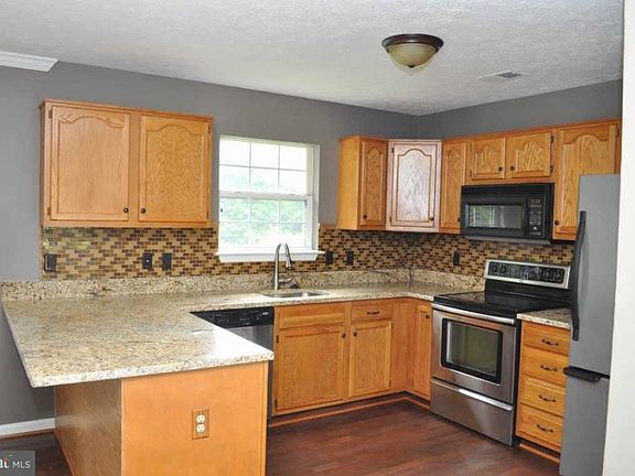 3rd image of 101 Potomac Hills Dr