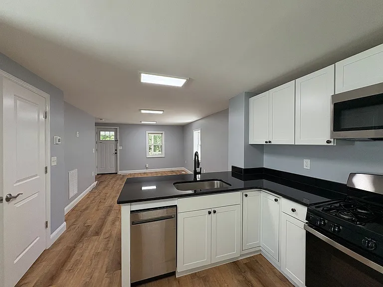 213 Dewitt Ave — Photo 9