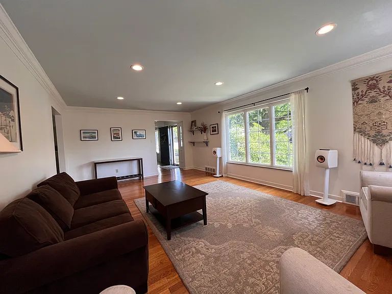 162 Mayfair Dr — Photo 15