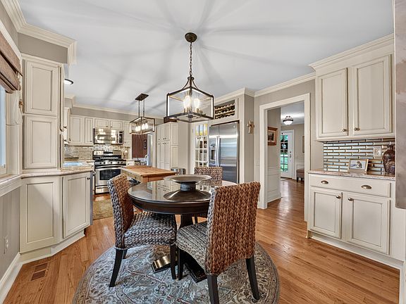 2nd image of 864 Great Oaks Blvd