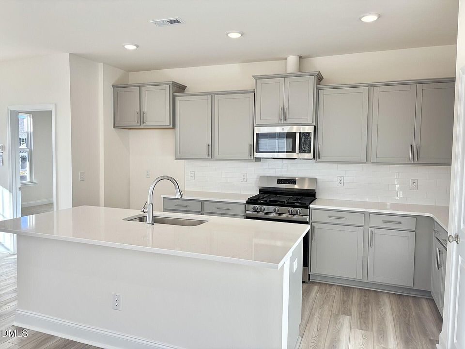 1st image of 10 Gerrard St