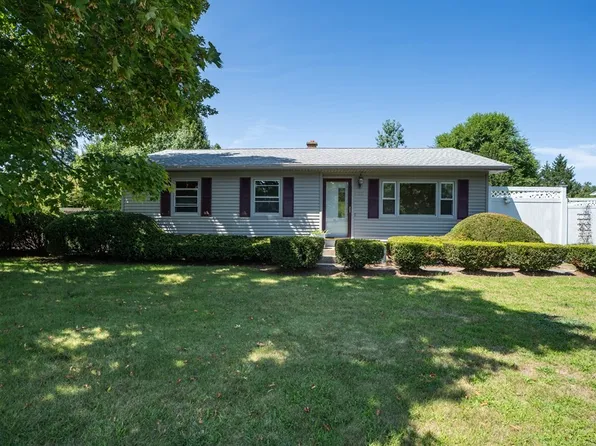 30 Penncastle St, Springfield, MA 01129