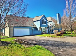 22 Haskell Dr, Bratenahl, OH 44108