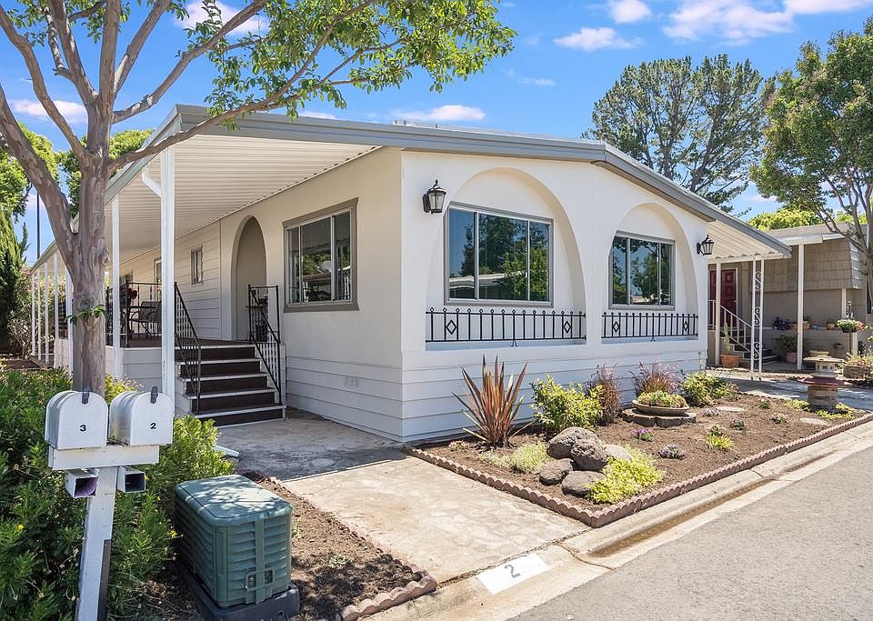 1st image of 2 Quail Hollow Dr #2