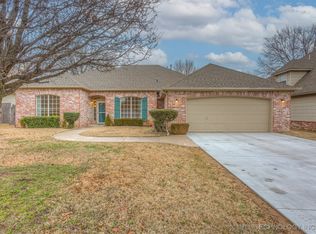 7305 E 92nd St, Tulsa, OK 74133