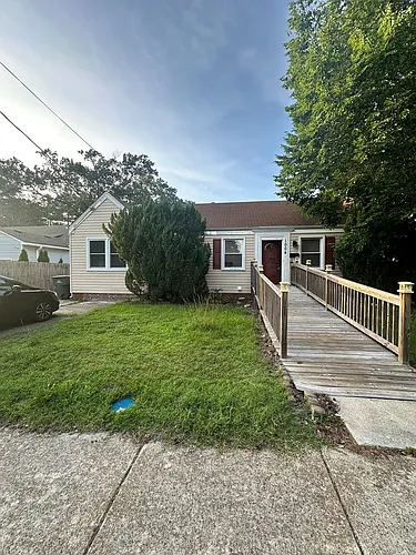 1004 Hugo St Photo 1