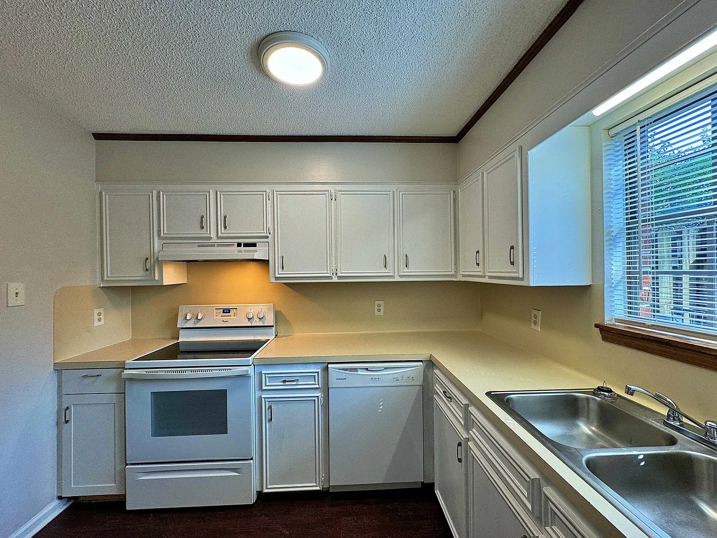 2 Bedroom Townhome in Capital Heights — Photo 1