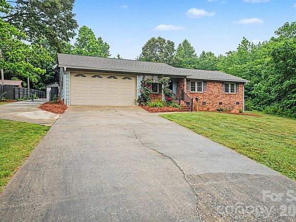 3rd image of 511 Ellenwood Dr