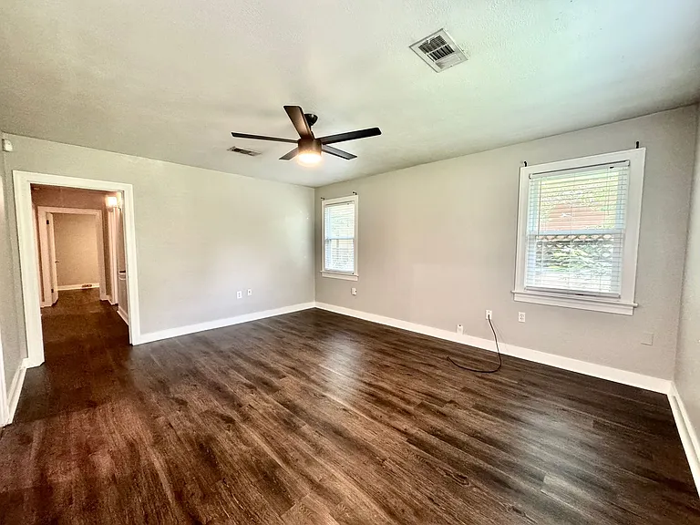 2428 Orpine Ave — Photo 7