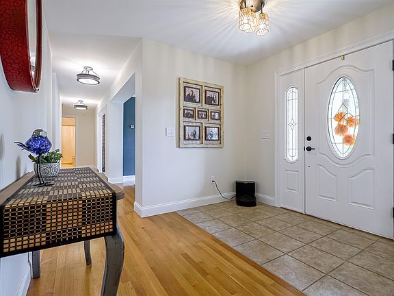 5th image of 129 Sherburne Street