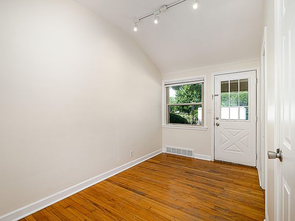 4th image of 2307 Pittsfield Blvd