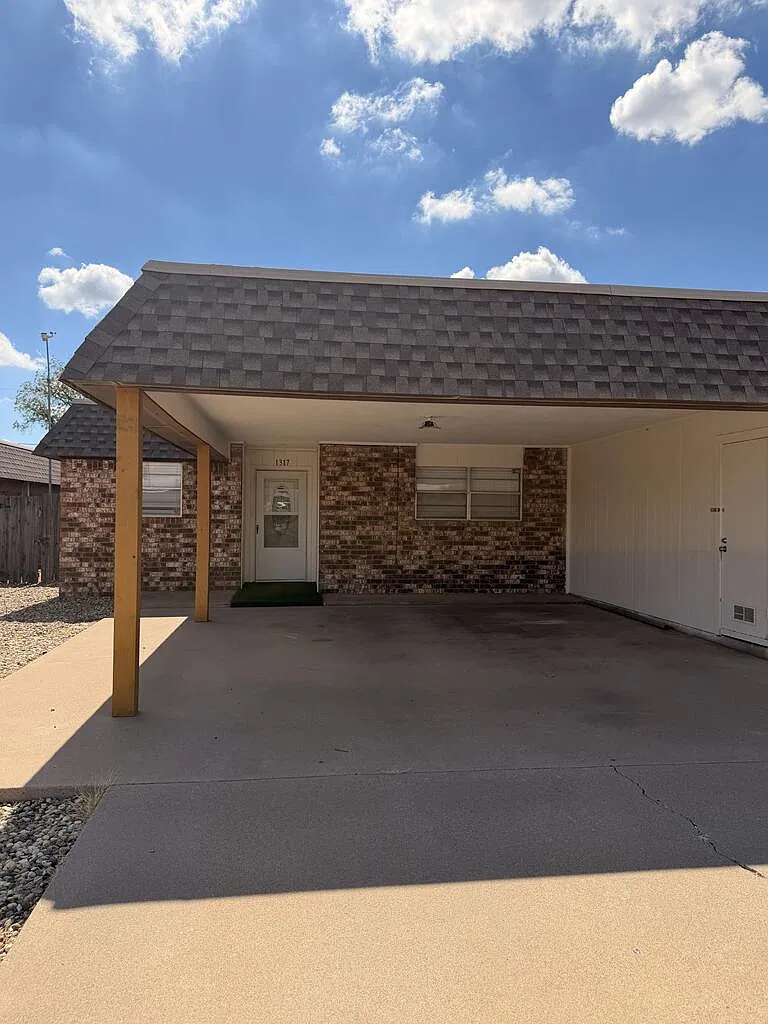2 bed, 2.0 bath, 1200 sqft, $1,800 — Photo 1