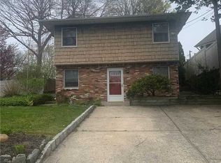 3 Renwick Rd, Ronkonkoma, NY 11779