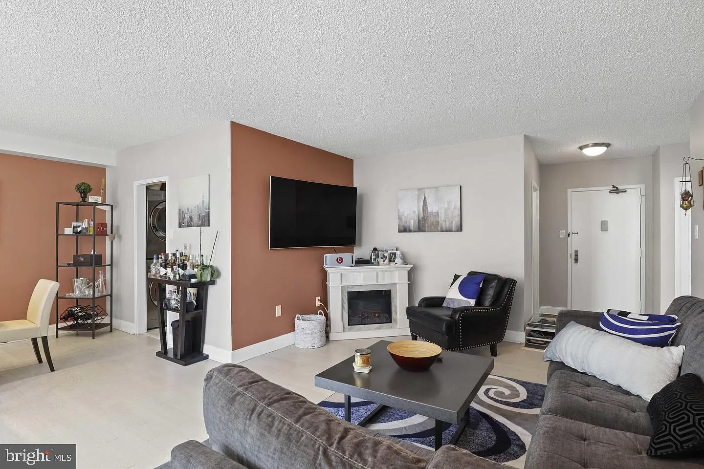 1 bed, 1.0 bath, 951 sqft, $2,400 — Photo 4