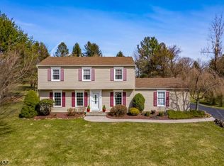 3 Falcon Ln, Long Valley, NJ 07853