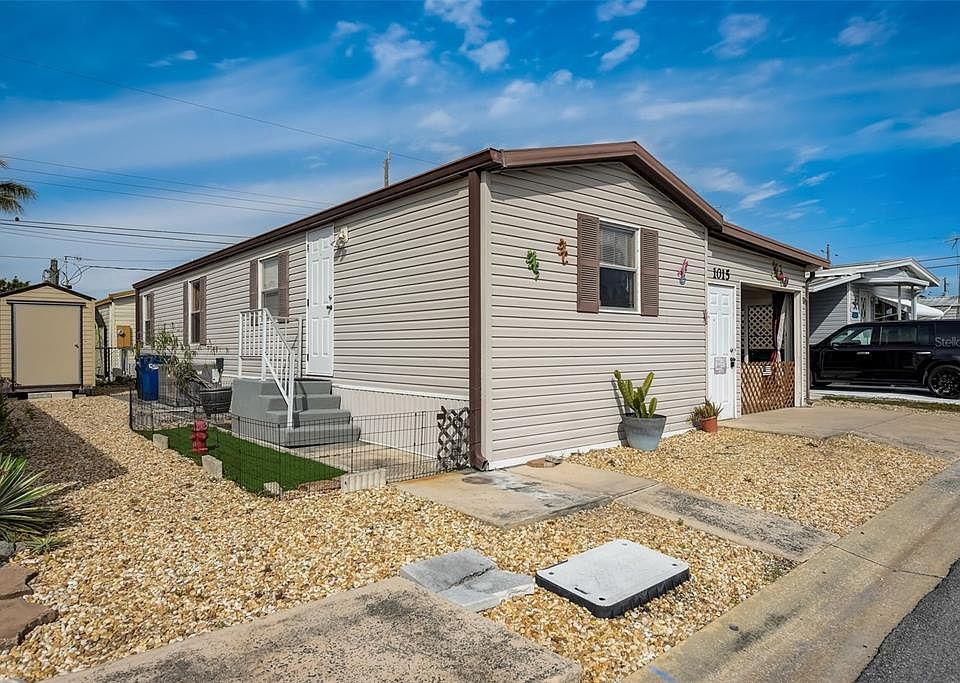 1st image of 1015 49TH AVENUE DRIVE W