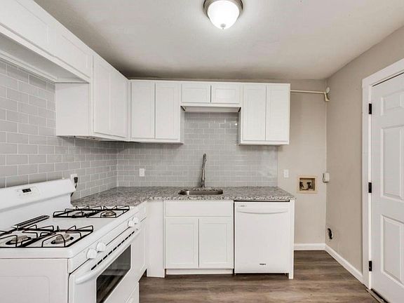 5th image of 422 Dawson Cir #424