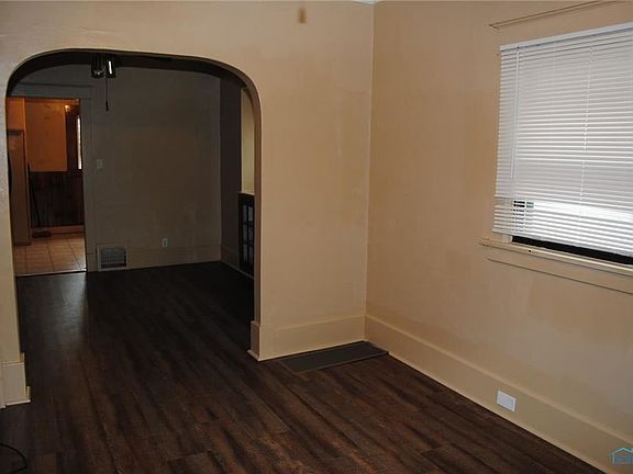 2nd image of 927 National Ave