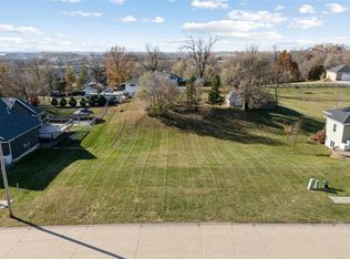 1722 Gardner Dr NW, Cedar Rapids, IA 52405