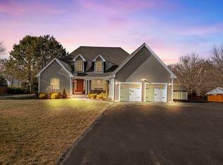 37 Skyline Dr, Dartmouth, MA 02747